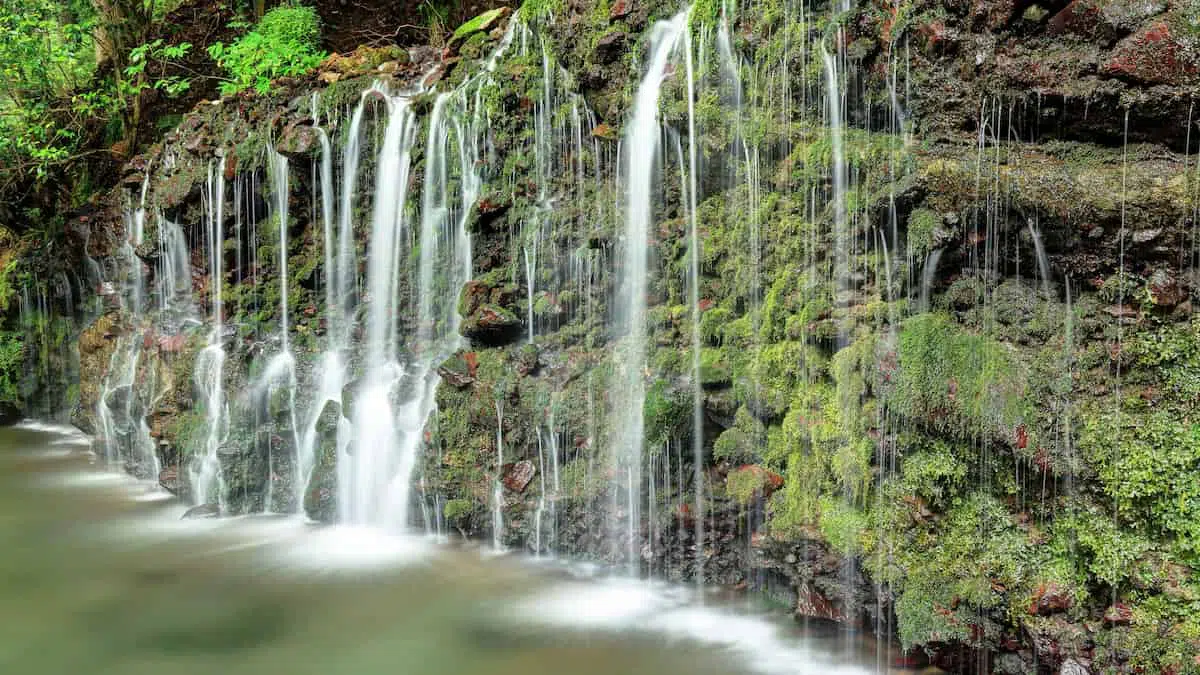 ユネッサンの近くにある箱根の千条の滝